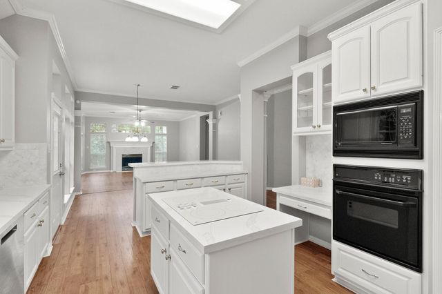 42 Vista Cove Drive, The Woodlands, TX 77381