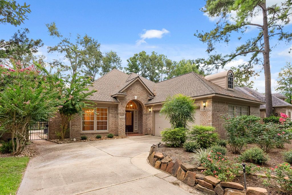 42 Vista Cove Drive, The Woodlands, TX 77381