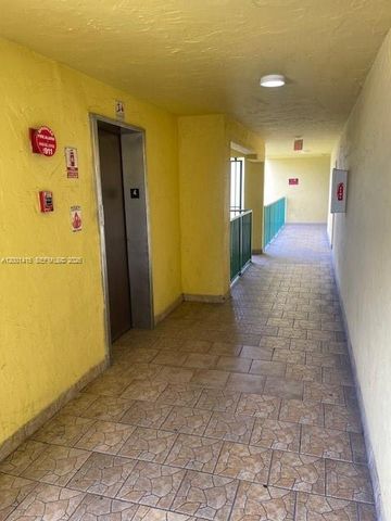 606 W 81st St 408, Hialeah, FL 33014