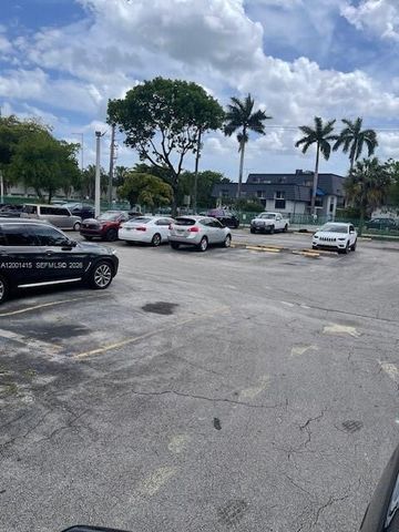 606 W 81st St 408, Hialeah, FL 33014