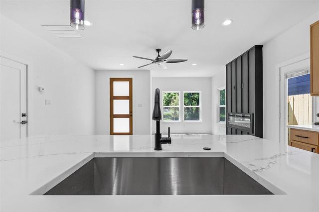 2714 Hector Street, Dallas, TX 75210
