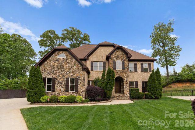 7307 Roseland Avenue, Charlotte, NC 28277
