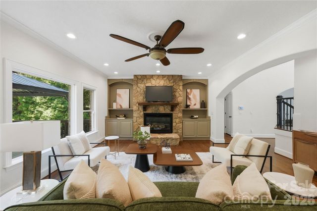 7307 Roseland Avenue, Charlotte, NC 28277