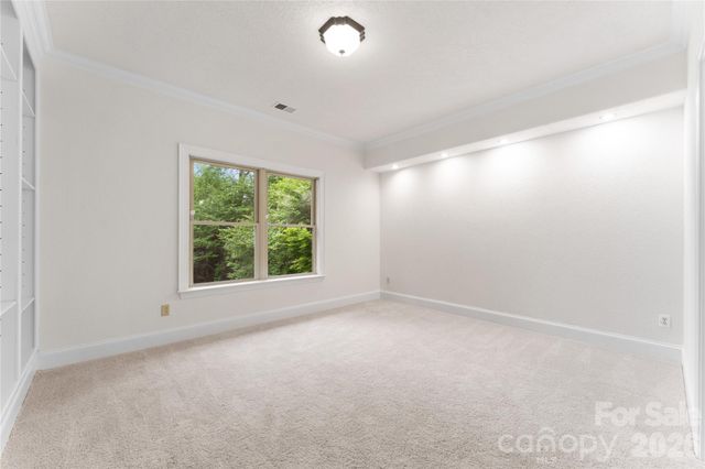 7307 Roseland Avenue, Charlotte, NC 28277
