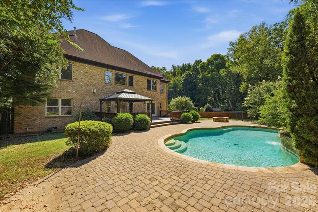 7307 Roseland Avenue, Charlotte, NC 28277