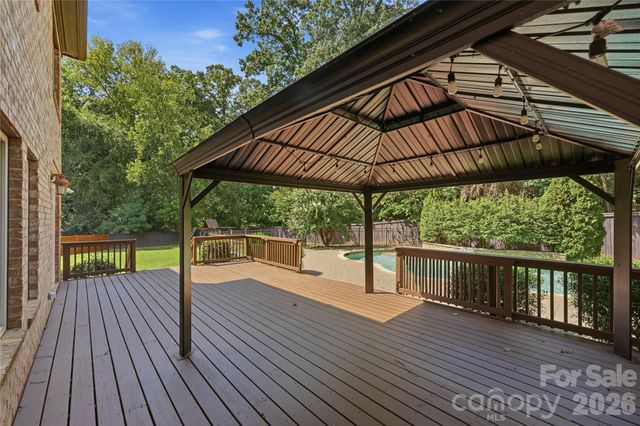 7307 Roseland Avenue, Charlotte, NC 28277