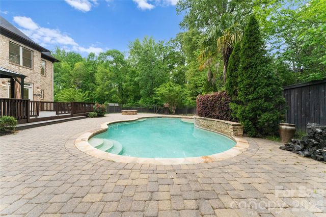 7307 Roseland Avenue, Charlotte, NC 28277
