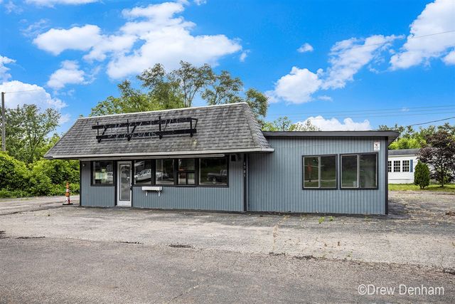 6981 W Blue Water Highway, Saranac, MI 48881