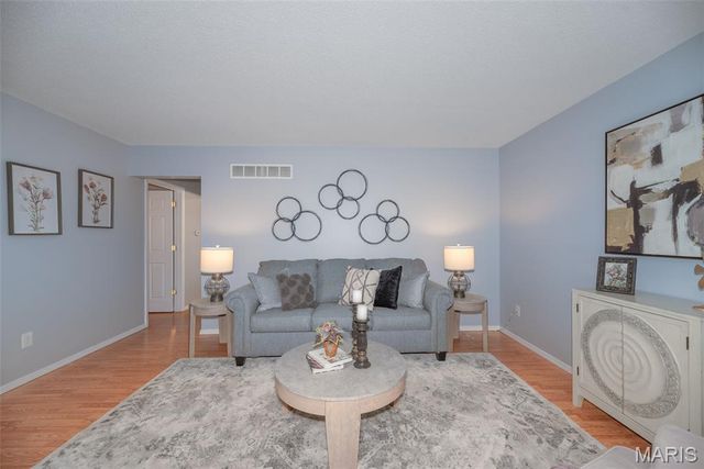 1324 Summergate Parkway, St Charles, MO 63303