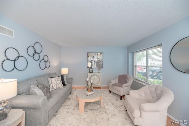 1324 Summergate Parkway, St Charles, MO 63303