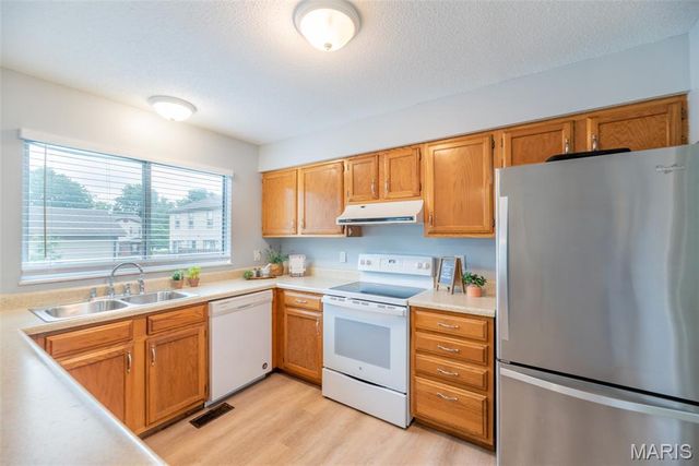 1324 Summergate Parkway, St Charles, MO 63303