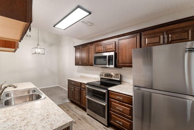 124 Oak Creek Place, Gahanna, OH 43230