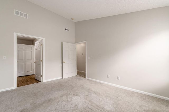 124 Oak Creek Place, Gahanna, OH 43230