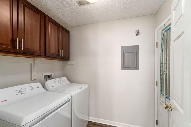 124 Oak Creek Place, Gahanna, OH 43230