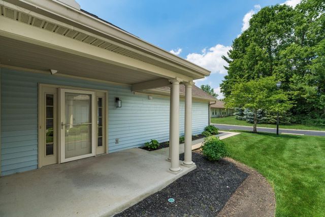 124 Oak Creek Place, Gahanna, OH 43230