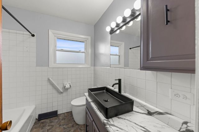 70 E Craig Drive, Chicago Heights, IL 60411