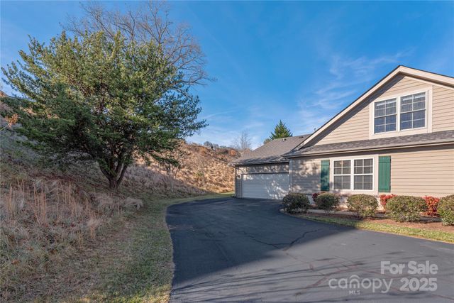 122 Outlook Circle, Swannanoa, NC 28778