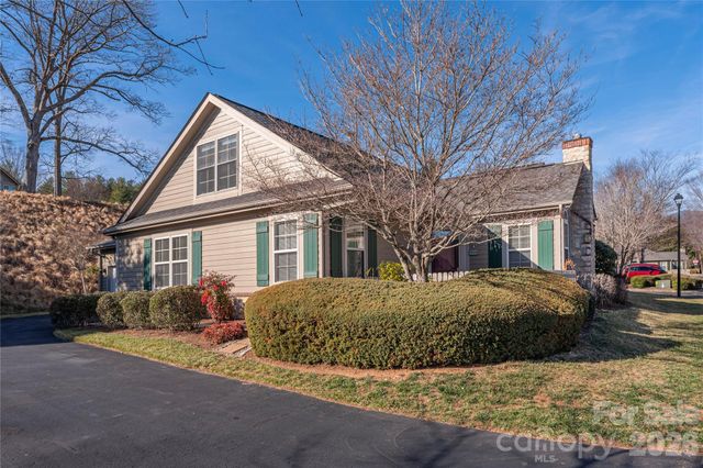 122 Outlook Circle, Swannanoa, NC 28778