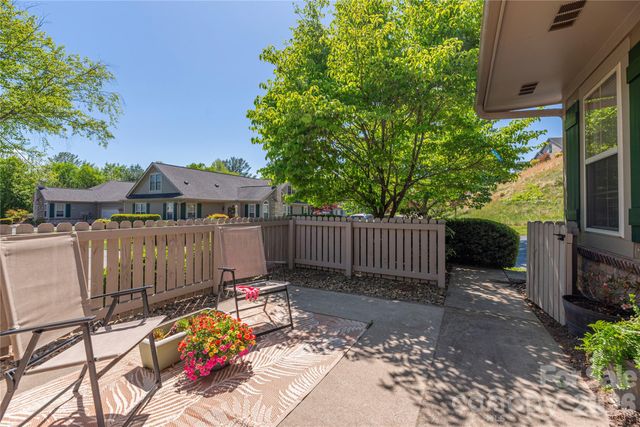 122 Outlook Circle, Swannanoa, NC 28778