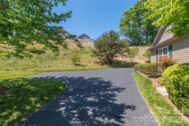 122 Outlook Circle, Swannanoa, NC 28778