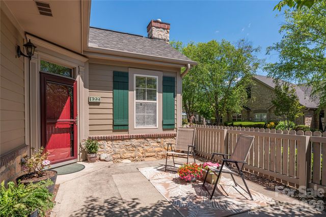 122 Outlook Circle, Swannanoa, NC 28778