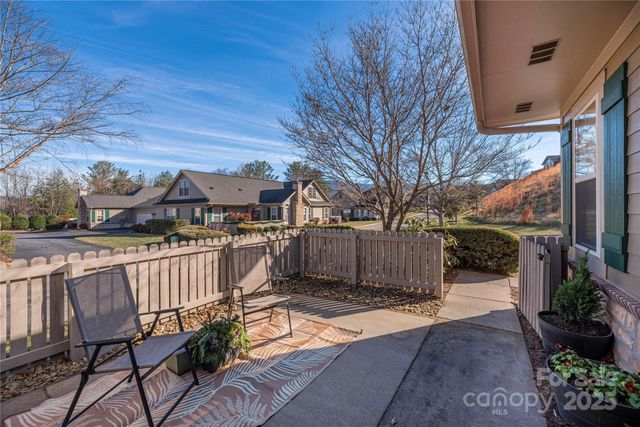 122 Outlook Circle, Swannanoa, NC 28778