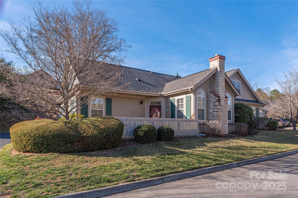 122 Outlook Circle, Swannanoa, NC 28778