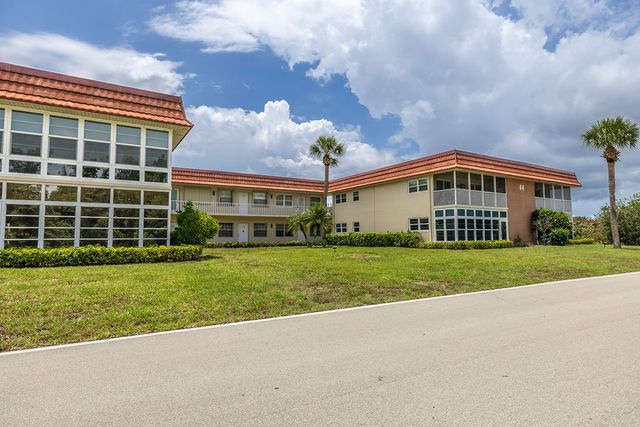 44 Woodland Drive 204, Vero Beach, FL 32962