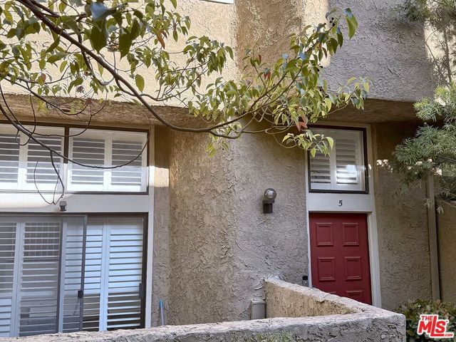 28142 Driver Avenue 5, Agoura Hills, CA 91301