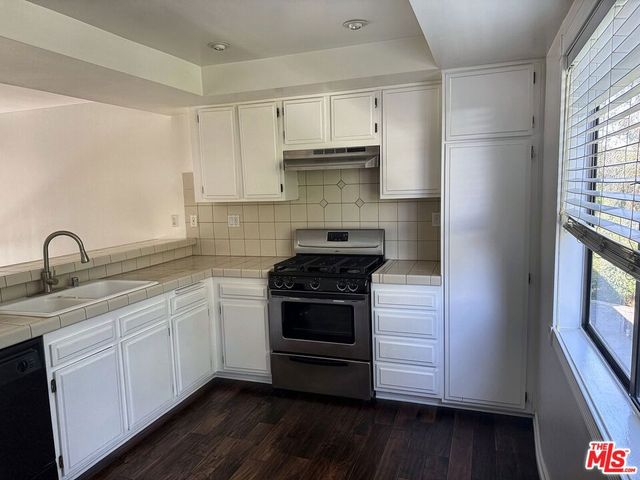 28142 Driver Avenue 5, Agoura Hills, CA 91301