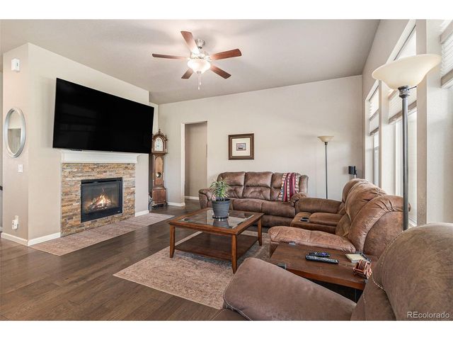 768 Sandpoint Dr, Longmont, CO 80504