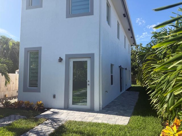 501 EL PRADO, West Palm Beach, FL 33405