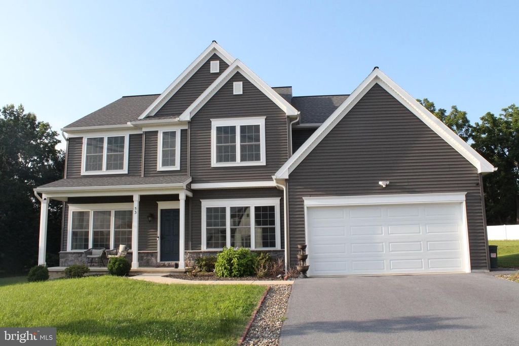 53 CREEKSIDE DR, Lebanon, PA 17042