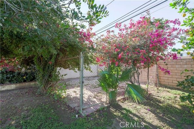 1049 N Macneil, San Fernando, CA 91340