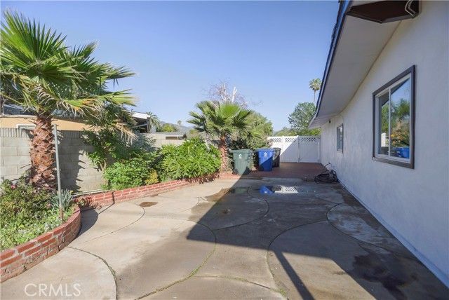 1049 N Macneil, San Fernando, CA 91340