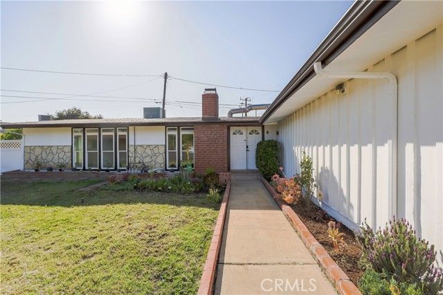 1049 N Macneil, San Fernando, CA 91340