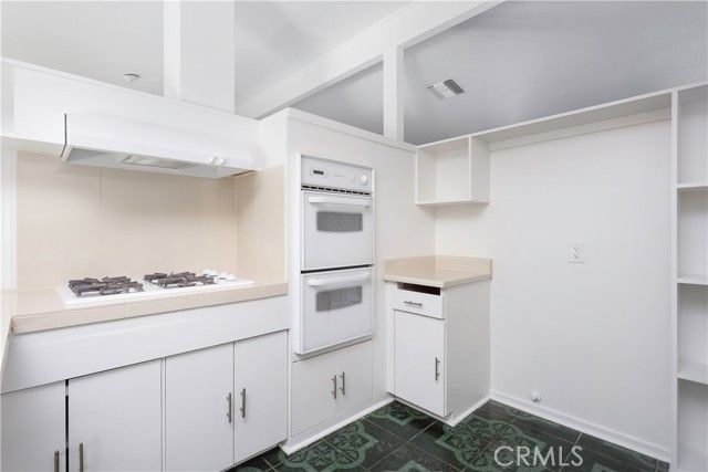 1049 N Macneil, San Fernando, CA 91340