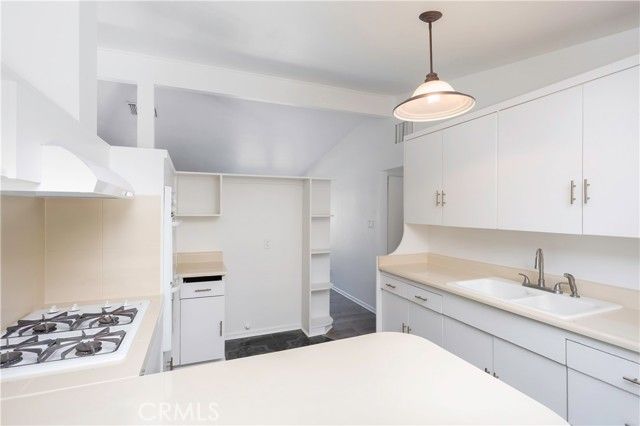 1049 N Macneil, San Fernando, CA 91340