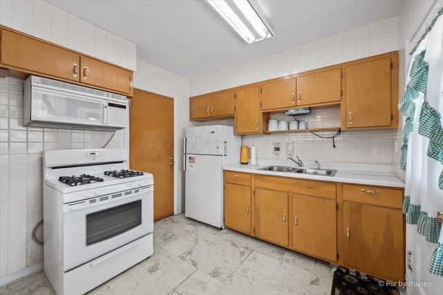 5216 Lee Street, Skokie, IL 60077