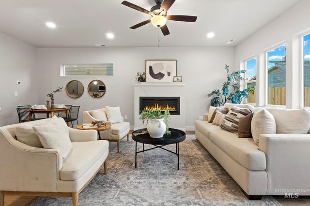 2101 S Pacific St, Boise, ID 83705