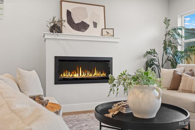 2101 S Pacific St, Boise, ID 83705