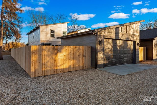 2101 S Pacific St, Boise, ID 83705