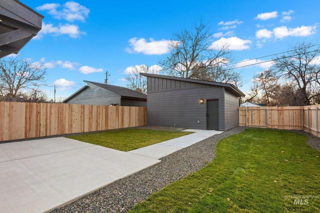 2101 S Pacific St, Boise, ID 83705