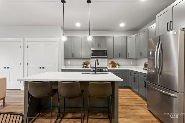 2101 S Pacific St, Boise, ID 83705