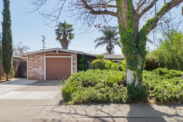 6505 Channing Dr, North Highlands, CA 95660