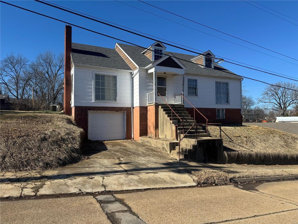 529 W Relief, Poplar Bluff, MO 63901