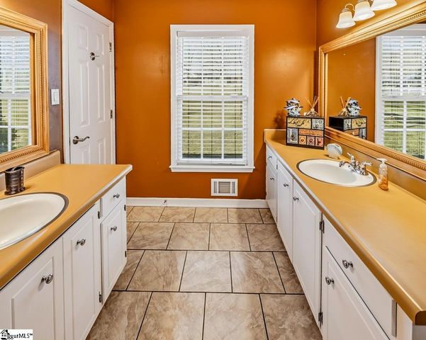 222 Briarcreek Drive, Spartanburg, SC 29301