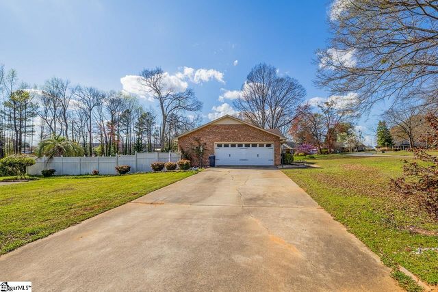 222 Briarcreek Drive, Spartanburg, SC 29301