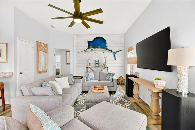 107 Rainbow Reef, Rockport, TX 78382