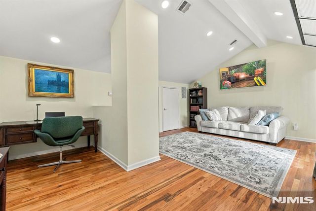 21 Yorkview Drive B6, Edgewater, NJ 07020